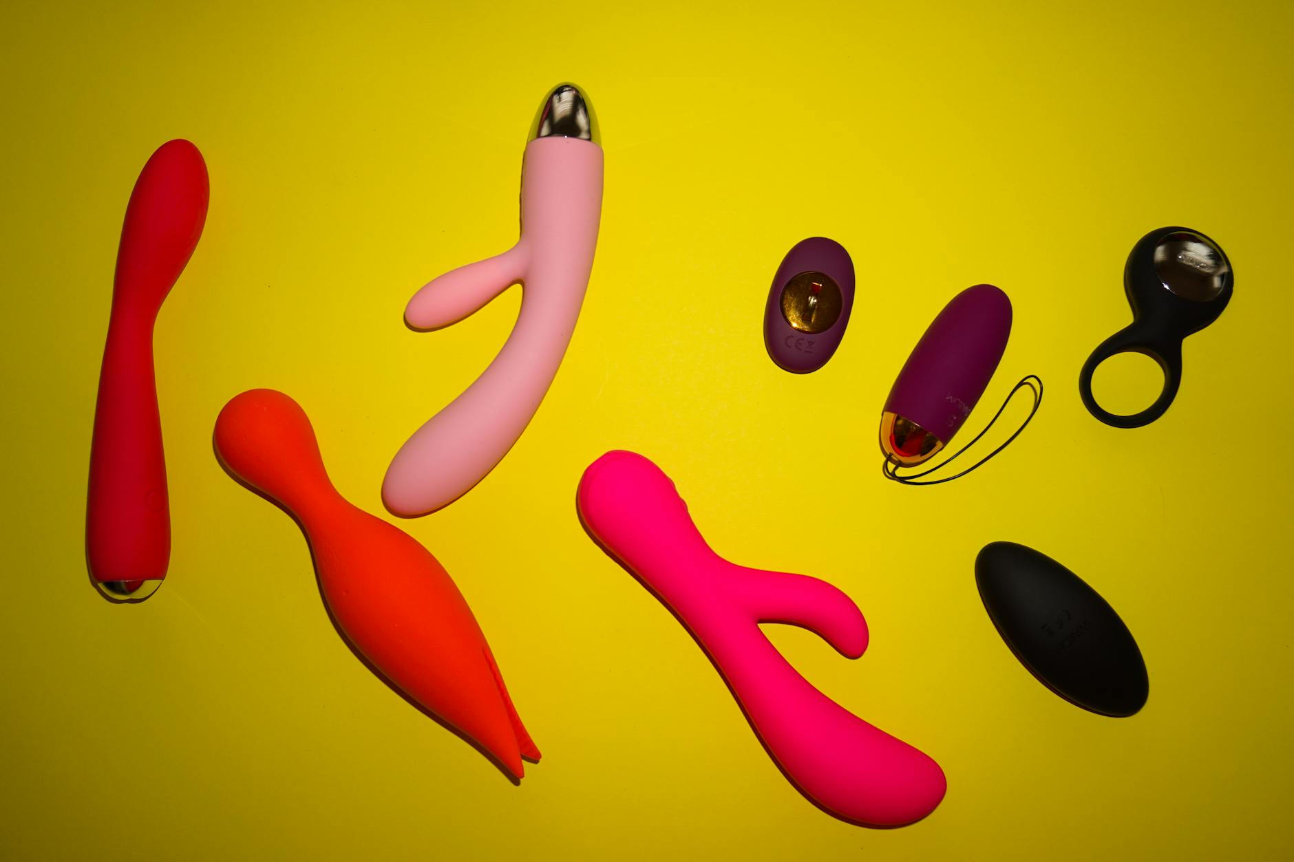 Bright yellow lemons on a pastel background, symbolizing the Lemon brand and fresh approach to pleasure with pain